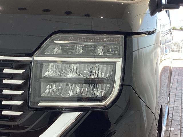 LEDヘッドライトは、点灯の瞬間から最大光量を発揮し、突然暗くなるトンネルなどでの安定感を高めます。