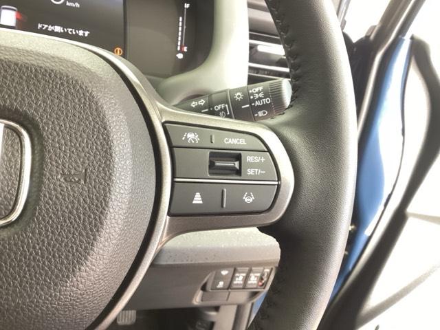 フリード クロスター H SENSING 新車保証 ワンオ-ナ- ナビLXM-247VFLi TV Rカメラ CD録音 BTオ-ディオ DVD ETC LEDライト 両側電動ドア VSA シ-トヒ-タ- クルコン アルミ(11枚目)