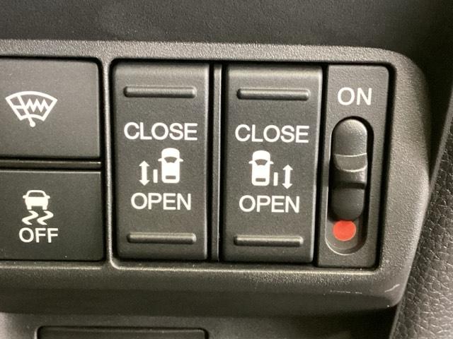 フリード クロスター H SENSING 新車保証 ワンオ-ナ- ナビLXM-247VFLi TV Rカメラ CD録音 BTオ-ディオ DVD ETC LEDライト 両側電動ドア VSA シ-トヒ-タ- クルコン アルミ(13枚目)