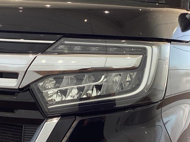 ＬＥＤヘッドライトは、点灯の瞬間から最大光量を発揮し、突然暗くなるトンネルなどでの安定感を高めます。