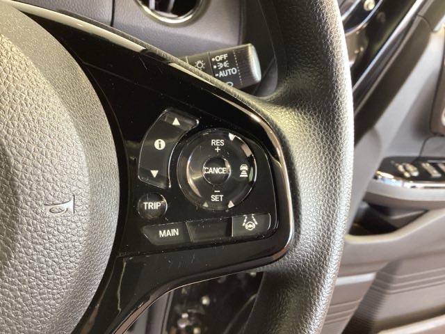 クルーズコントロールを装備しています。高速道路などで一定の速度で走ってくれるので運転が楽ですよ！速度を設定できますので、スピードの出しすぎにも注意できます。