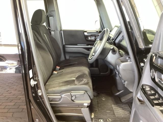 シートは厚めのクッションですのでゆったり座れますよ。