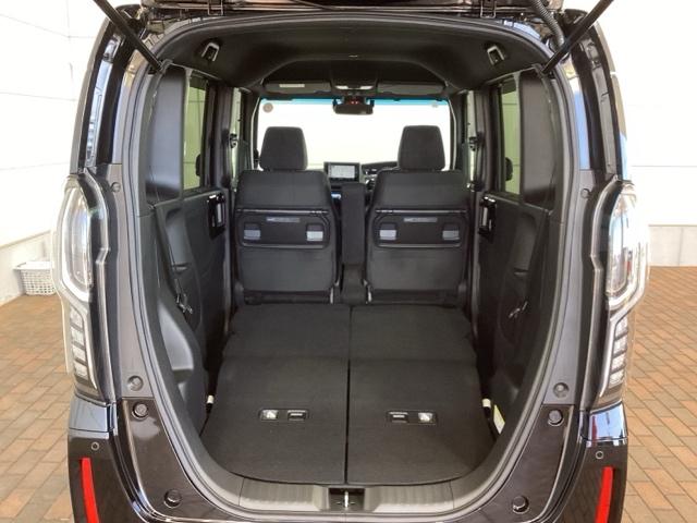 リアシートを倒すと、ラゲッジスペースを広くお使いいただけます！