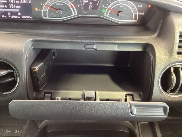 専門業者にて内外装のクリーニングを実施しております！