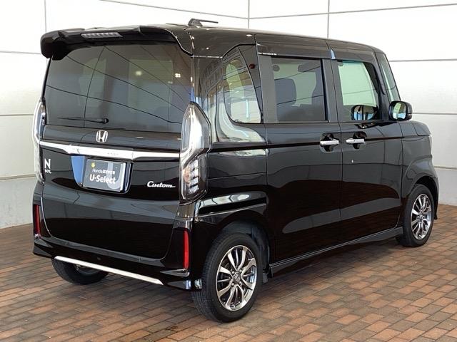 専門業者にて内外装のクリーニングを実施しております！