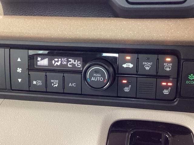フロント両席にはシートヒーターが付いています！寒い日に便利な装備ですね。