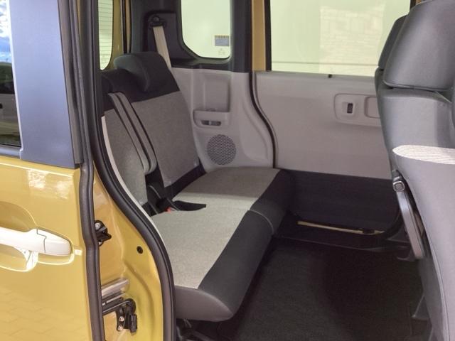 後席も余裕の広さ！ゆったりくつろげます！！