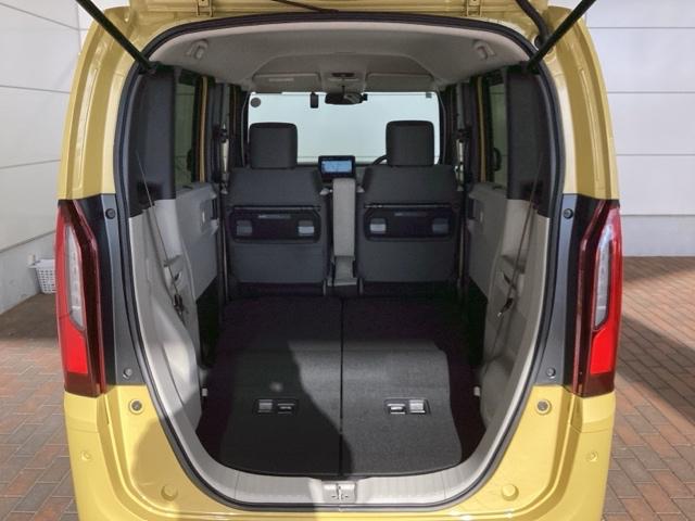 リアシートを倒すと、ラゲッジスペースを広くお使いいただけます！