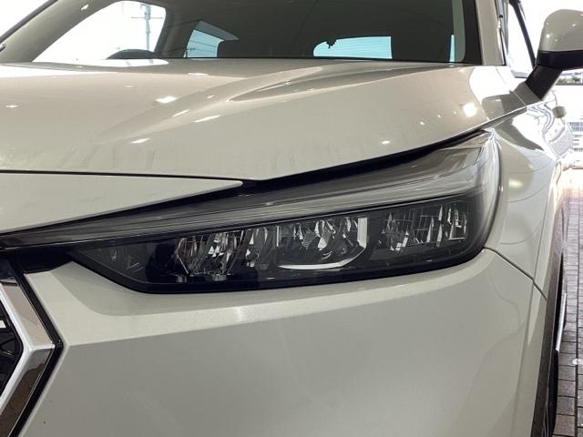 ＬＥＤヘッドライトは、点灯の瞬間から最大光量を発揮し、突然暗くなるトンネルなどでの安定感を高めます。