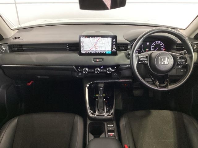 使いやすいレイアウトのダッシュボード周辺です。オートエアコンや小物入れなど嬉しい装備が満載です。