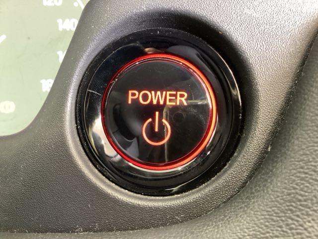 ワンプッシュでエンジンのスタート、ストップが出来て便利です。