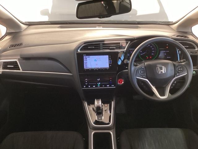 �g���₷�����C�A�E�g�̃_�b�V���{�[�h���ӂł��B�I�[�g�G�A�R���⏬������ȂǊ��������������ڂł��B