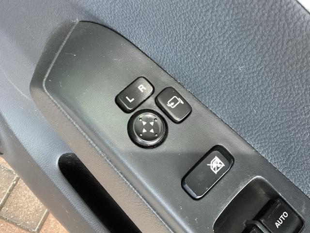 �������ԏ�ŕ֗��ȓd���i�[�h�A�~���[���t���Ă��܂��B