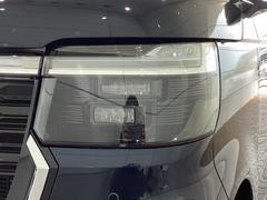 ＬＥＤヘッドライトは、点灯の瞬間から最大光量を発揮し、突然暗くなるトンネルなどでの安定感を高めます。 7