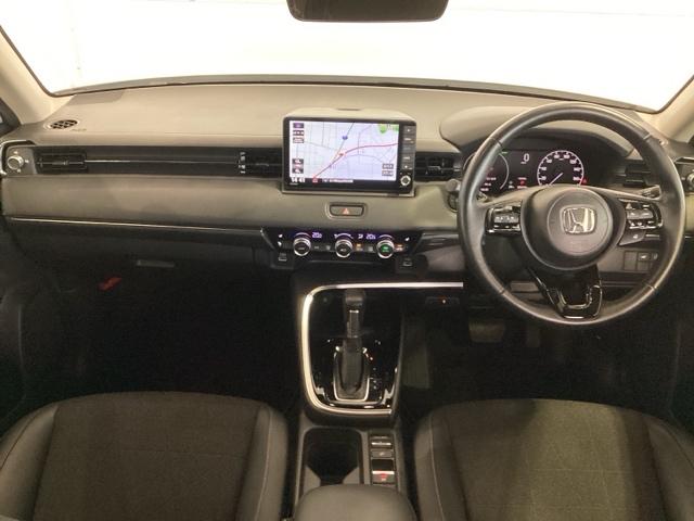 ヴェゼル ｅ：ＨＥＶＺ　ＨＳＥＮＳＩＮＧ最長５年保証ワンオ－ナ－　衝突回避支援ブレーキ機能　１オナ　スマキ　Ｐトランク　フルオートエアコン　エアバッグ　両席エアバック　Ｒカメ　記録簿付　パワーウィンドウ　ＬＥＤランプ　ＵＳＢ（8枚目）