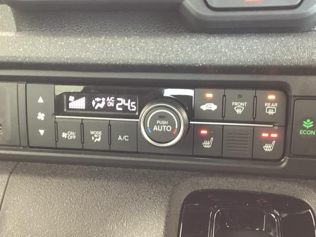 フロント両席にはシートヒーターが付いています！寒い日に便利な装備ですね。