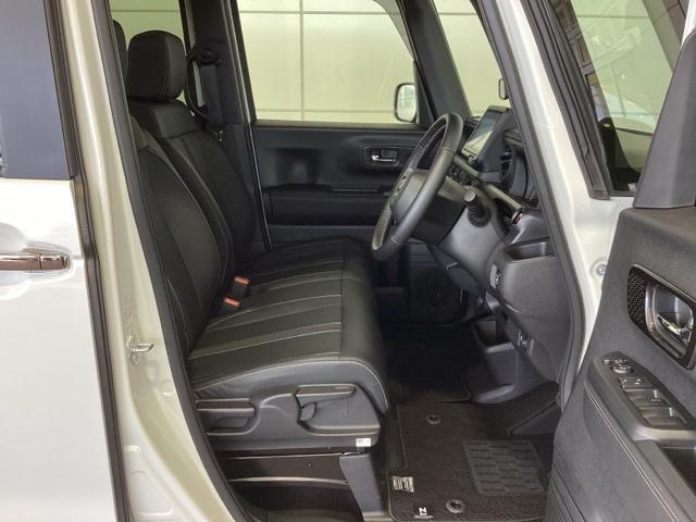 シートは厚めのクッションですのでゆったり座れますよ。