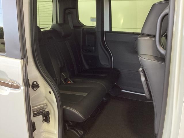 後席も余裕の広さ！ゆったりくつろげます！！