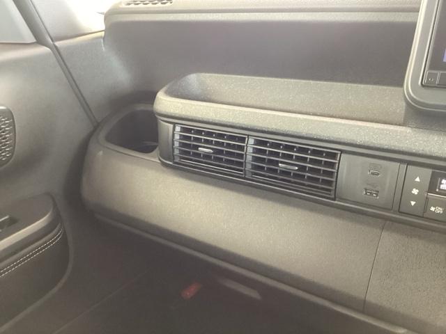 専門業者にて内外装のクリーニングを実施しております！