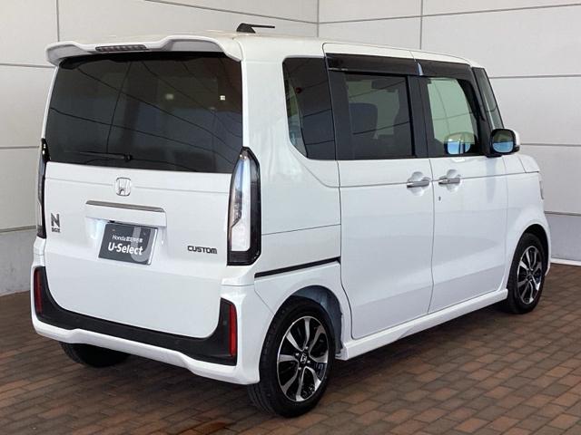 専門業者にて内外装のクリーニングを実施しております！