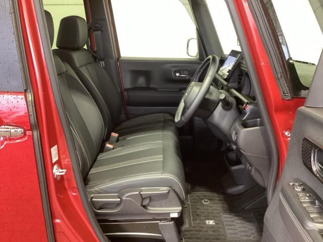 シートは厚めのクッションですのでゆったり座れますよ。