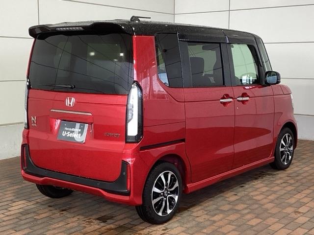 専門業者にて内外装のクリーニングを実施しております！