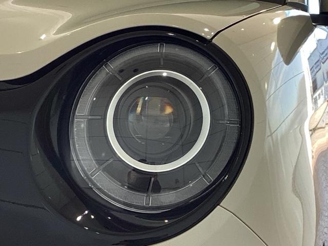 ＬＥＤヘッドライトは、点灯の瞬間から最大光量を発揮し、突然暗くなるトンネルなどでの安定感を高めます。