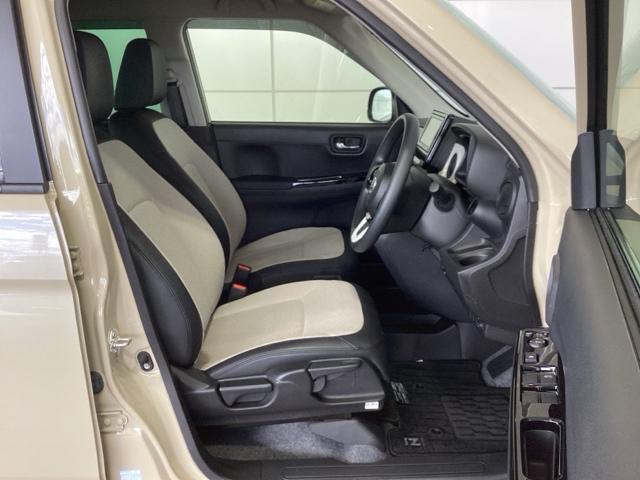 シートは厚めのクッションですのでゆったり座れますよ。