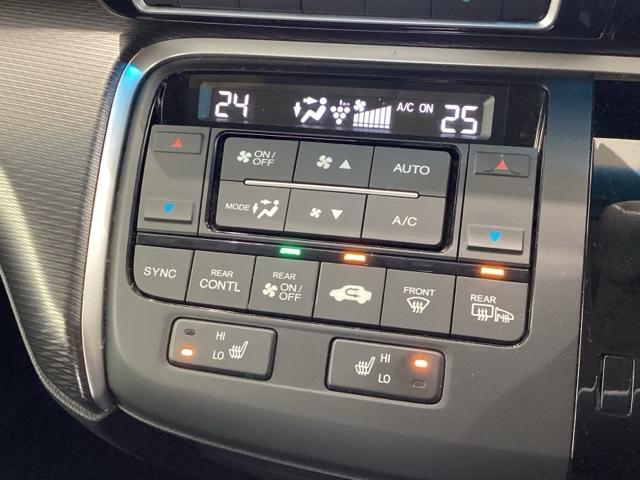 左右独立エアコンなので左右で温度を変えられます。同乗者の方も快適ですね。