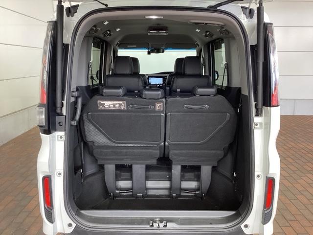 専門業者にて内外装のクリーニングを実施しております！