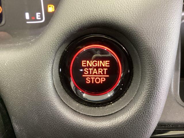 ワンプッシュでエンジンのスタート、ストップが出来て便利です。