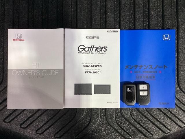 スマートキーは鍵をバッグに入れたままでもドアロックの開閉やエンジンのＯＮ・ＯＦＦができます。夜間や雨の日も鍵を探さなくて良いので便利です。