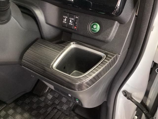 ステップワゴンスパーダ スパーダクールスピリットアドバンスパッケージβ　Ｈ　ＳＥＮＳＩＮＧ　１年保証　ワンオ－ナ－　ナビ　ＴＶ　Ｒカメラ　ＣＤ録音　ＢＴオ－ディオ　ＤＶＤ　ＥＴＣ　ＬＥＤライト　両側電動ドア　ＶＳＡ　シ－トヒ－タ－　クルコン　アルミ　スマ－トキ－　ＡＡＣ（25枚目）