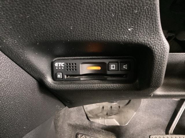 フィットハイブリッド Ｌホンダセンシング　１年保証　ナビ　ＶＸＭ－１７４ＶＦｉ　ＴＶ　Ｒカメラ　ＣＤ録音　ＢＴオ－ディオ　ＤＶＤ　ＥＴＣ　ＬＥＤライト　ＶＳＡ　クルコン　アルミ　スマ－トキ－　盗難防止装置　整備記録簿　ＡＡＣ　スペアキ－　禁煙（12枚目）