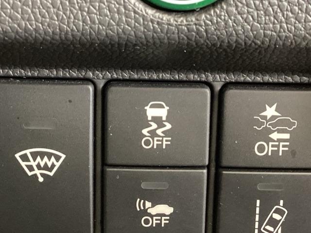 フィットハイブリッド Ｌホンダセンシング　１年保証　ナビ　ＶＸＭ－１７４ＶＦｉ　ＴＶ　Ｒカメラ　ＣＤ録音　ＢＴオ－ディオ　ＤＶＤ　ＥＴＣ　ＬＥＤライト　ＶＳＡ　クルコン　アルミ　スマ－トキ－　盗難防止装置　整備記録簿　ＡＡＣ　スペアキ－　禁煙（13枚目）