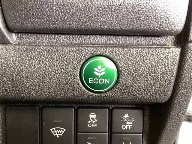 フィットハイブリッド Ｌホンダセンシング　１年保証　ナビ　ＶＸＭ－１７４ＶＦｉ　ＴＶ　Ｒカメラ　ＣＤ録音　ＢＴオ－ディオ　ＤＶＤ　ＥＴＣ　ＬＥＤライト　ＶＳＡ　クルコン　アルミ　スマ－トキ－　盗難防止装置　整備記録簿　ＡＡＣ　スペアキ－　禁煙（15枚目）