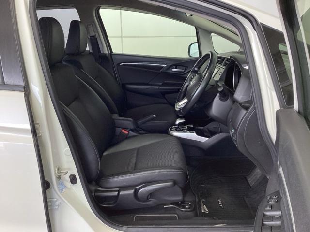 フィットハイブリッド Ｌホンダセンシング　１年保証　ナビ　ＶＸＭ－１７４ＶＦｉ　ＴＶ　Ｒカメラ　ＣＤ録音　ＢＴオ－ディオ　ＤＶＤ　ＥＴＣ　ＬＥＤライト　ＶＳＡ　クルコン　アルミ　スマ－トキ－　盗難防止装置　整備記録簿　ＡＡＣ　スペアキ－　禁煙（18枚目）