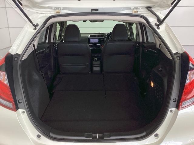 フィットハイブリッド Ｌホンダセンシング　１年保証　ナビ　ＶＸＭ－１７４ＶＦｉ　ＴＶ　Ｒカメラ　ＣＤ録音　ＢＴオ－ディオ　ＤＶＤ　ＥＴＣ　ＬＥＤライト　ＶＳＡ　クルコン　アルミ　スマ－トキ－　盗難防止装置　整備記録簿　ＡＡＣ　スペアキ－　禁煙（20枚目）