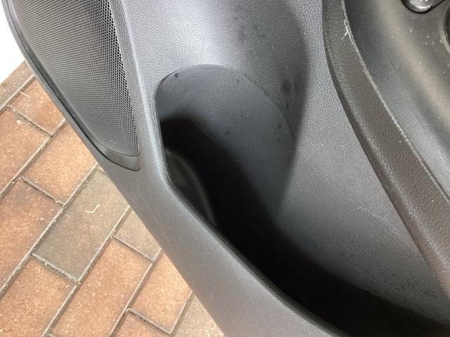 フィットハイブリッド Ｌホンダセンシング　１年保証　ナビ　ＶＸＭ－１７４ＶＦｉ　ＴＶ　Ｒカメラ　ＣＤ録音　ＢＴオ－ディオ　ＤＶＤ　ＥＴＣ　ＬＥＤライト　ＶＳＡ　クルコン　アルミ　スマ－トキ－　盗難防止装置　整備記録簿　ＡＡＣ　スペアキ－　禁煙（26枚目）