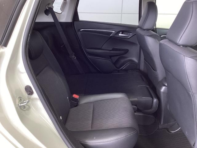 フィットハイブリッド Ｌホンダセンシング　１年保証　ナビ　ＶＸＭ－１７４ＶＦｉ　ＴＶ　Ｒカメラ　ＣＤ録音　ＢＴオ－ディオ　ＤＶＤ　ＥＴＣ　ＬＥＤライト　ＶＳＡ　クルコン　アルミ　スマ－トキ－　盗難防止装置　整備記録簿　ＡＡＣ　スペアキ－　禁煙（33枚目）