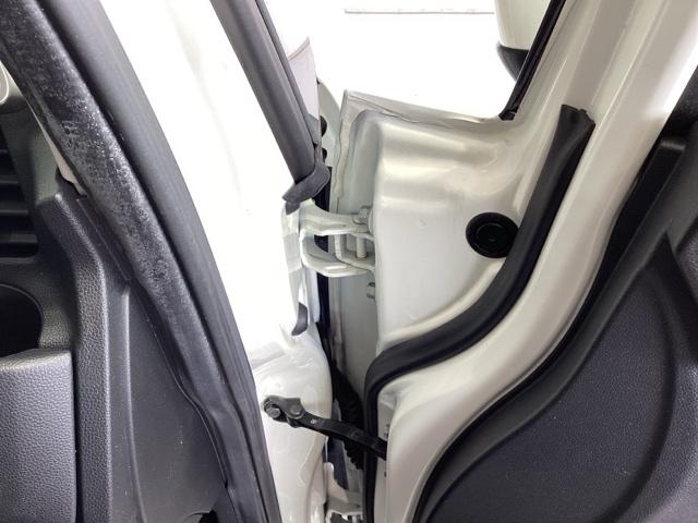 フィットハイブリッド Ｌホンダセンシング　１年保証　ナビ　ＶＸＭ－１７４ＶＦｉ　ＴＶ　Ｒカメラ　ＣＤ録音　ＢＴオ－ディオ　ＤＶＤ　ＥＴＣ　ＬＥＤライト　ＶＳＡ　クルコン　アルミ　スマ－トキ－　盗難防止装置　整備記録簿　ＡＡＣ　スペアキ－　禁煙（41枚目）