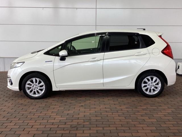 フィットハイブリッド Ｌホンダセンシング　１年保証　ナビ　ＶＸＭ－１７４ＶＦｉ　ＴＶ　Ｒカメラ　ＣＤ録音　ＢＴオ－ディオ　ＤＶＤ　ＥＴＣ　ＬＥＤライト　ＶＳＡ　クルコン　アルミ　スマ－トキ－　盗難防止装置　整備記録簿　ＡＡＣ　スペアキ－　禁煙（45枚目）