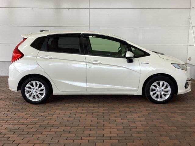 フィットハイブリッド Ｌホンダセンシング　１年保証　ナビ　ＶＸＭ－１７４ＶＦｉ　ＴＶ　Ｒカメラ　ＣＤ録音　ＢＴオ－ディオ　ＤＶＤ　ＥＴＣ　ＬＥＤライト　ＶＳＡ　クルコン　アルミ　スマ－トキ－　盗難防止装置　整備記録簿　ＡＡＣ　スペアキ－　禁煙（49枚目）