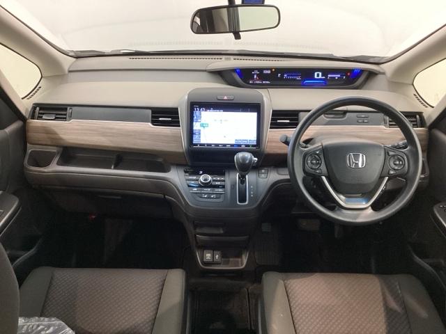 �g���₷�����C�A�E�g�̃_�b�V���{�[�h���ӂł��B�I�[�g�G�A�R���⏬������ȂǊ��������������ڂł��B