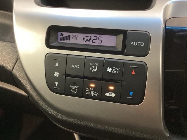 オートエアコンがついていますので、簡単操作で快適に過ごせます。希望の温度に自動調整してくれるのが便利です。