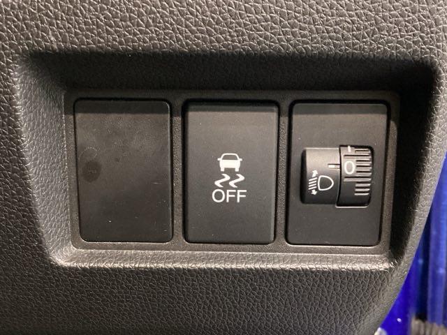 横滑り防止装置がついています。いざという時に安心ですね。