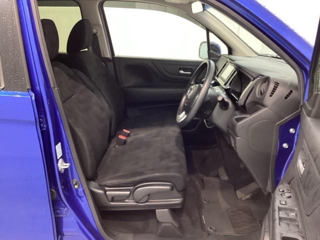 シートは厚めのクッションですのでゆったり座れますよ。