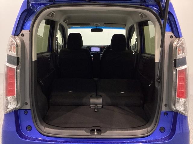 リアシートを倒すと、ラゲッジスペースを広くお使いいただけます!