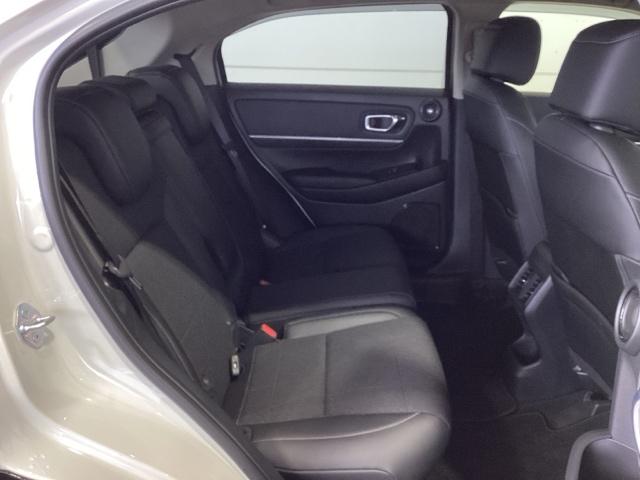 ヴェゼル ｅ：ＨＥＶＺ　ＨＳＥＮＳＩＮＧ新車保証試乗車ナビＥＴＣ　衝突回避支援ブレーキ機能　パノラミックビューモニター　スマキ　Ｐトランク　フルオートエアコン　エアバッグ　両席エアバック　Ｒカメ　記録簿付　パワーウィンドウ（17枚目）