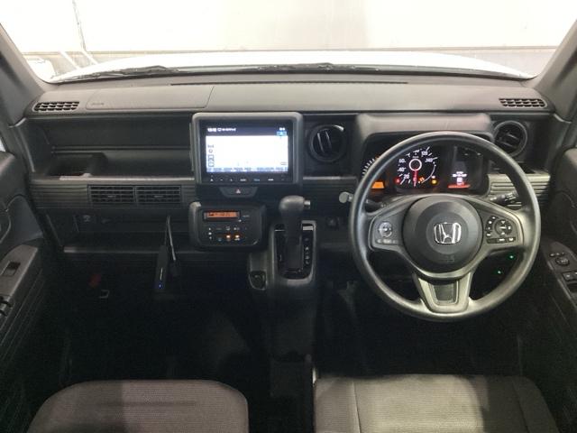 使いやすいレイアウトのダッシュボード周辺です。オートエアコンや小物入れなど嬉しい装備が満載です。